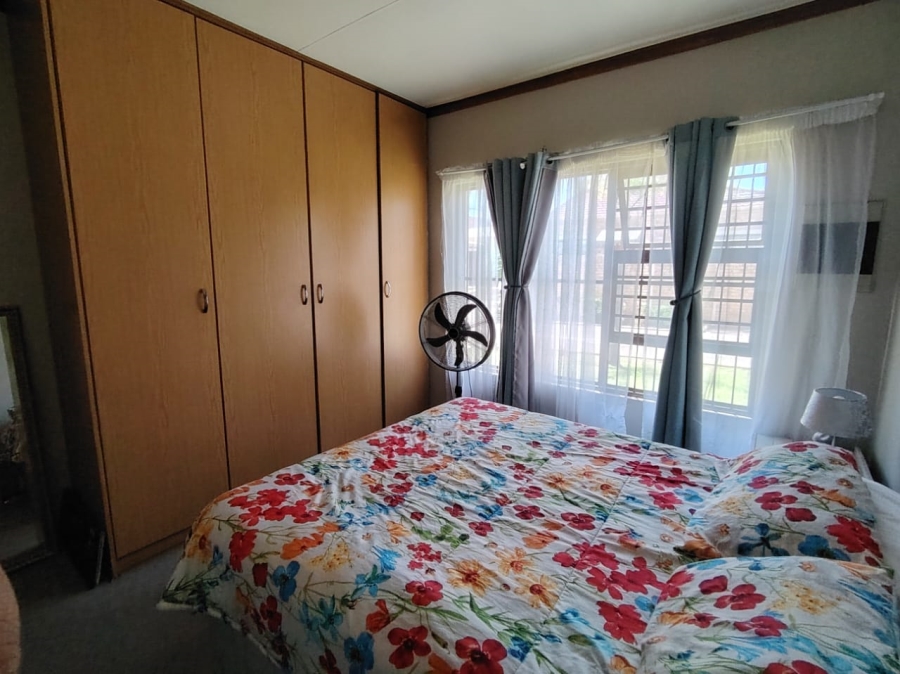 To Let 3 Bedroom Property for Rent in Langenhovenpark Free State